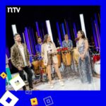 Blanca Lewin Instagram – 🎬 ¡Vivimos nuevo capítulo de Hora 25! 📺 Hoy @blancalewin nos invitó a un programa lleno de cultura y entretenimiento.
En nuestro set, vibramos al ritmo de la música de @newenafrobeat.
Además, revisamos un imperdible ranking del Rock Chileno con @gonzalo_planet en nuestra sección musical.
Y eso no es todo, también nos sumergimos en la intrigante obra “¿Estás ahí, Yin?” con @marceloalonsoactor y @mikcleelafond.
📌 Recuerda sintonizar #Hora25NTV con @blancalewin, todos los miércoles a las 22:30 horas por @ntvchile, y el sábado cerca de la medianoche por @tvn.