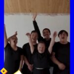 Blanca Lewin Instagram - ⚪️🟣🔵 Nuestra columnista de Artes Escénicas de Hora 25, Yashira Somoza (@yashirazhizmeri), no aguantó las ganas de bailar y se sumó al increíble cuerpo de danza llamado @balletdowney. 🕺💃Esta agrupación es el primer ballet conformado por jóvenes con Síndrome de Down de Melipilla, quienes han sido destacados por grandes artistas como @sebastianyatra y @daddyyankee. ¡Conoce su increíble historia! #Hora25 #Ballet #BalletDowney #Danza #Música