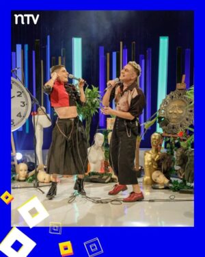Blanca Lewin Instagram - 🔵🟣⚪️ Disfrutamos del 7°capítulo de la #Hora25NTV con la conducción de @blancalewin📺, que contó con grandes invitados, temas y música en vivo.

🎶🎵 Todo con la presentación y puesta en escena de la agrupación @metalengua, además de la columna de teatro/artes escénicas con @yashirazhizmeri, y de música con @gonzalo_planet. 

👉En el estudio compartimos con Karina Sánchez del film documental "Malqueridas" y su directora @tanagilbert.

📌Si te lo perdiste, te contamos que el episodio de #Hora25NTV ya está disponible en nuestro sitio oficial, nuestro canal de Youtube NTV_Chile y también en nuestra plataforma @TVNplaycl.

#Hora25TVN #blancalewin #musica #cultura #teatro #literatura #entretenimiento #cine #Televisión