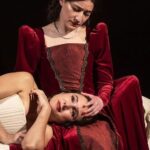 Blanca Lewin Instagram - ¡Feliz día del teatro! Tanto que nos quita y tanto que nos da. Una vida representada, como la vida misma. Felicidades a todxs quienes resisten por darle vida a este espacio artístico sagrado, colectivo, social, luminoso, sabio, mágico, hermoso, doloroso, lúdico (sigan ustedes 👇🏼) #teatro #teatrochileno #actriz #actrizchilena #diadelteatro #dianacionaldelteatro
