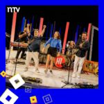Blanca Lewin Instagram - ¡Aplausos para un nuevo episodio de #Hora25! Con toda la música, ritmo y talento de los Hermanos Ilabaca (@hermanos_ilabaca) en #Hora25NTV junto a @blancalewin!📺 Además, de las entretenidas las columnas de @gonzalo_planet y @yashirazhizmeri y disfrutamos en el escenario de #Hora25 de la presentación de danza de la Escuela del @municipaldesantiago. 📌 Todo en un nuevo capítulo de #Hora25NTV con la conducción de @blancalewin y que ya está disponible en nuestro sitio oficial de NTV y en nuestro canal de Youtube NTV_Chile. #Hora25TVN #blancalewin #musica #danza #cultura #teatro #entretenimiento #cine #televisión