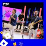 Blanca Lewin Instagram - ¡Aplausos para un nuevo episodio de #Hora25! Con toda la música, ritmo y talento de los Hermanos Ilabaca (@hermanos_ilabaca) en #Hora25NTV junto a @blancalewin!📺 Además, de las entretenidas las columnas de @gonzalo_planet y @yashirazhizmeri y disfrutamos en el escenario de #Hora25 de la presentación de danza de la Escuela del @municipaldesantiago. 📌 Todo en un nuevo capítulo de #Hora25NTV con la conducción de @blancalewin y que ya está disponible en nuestro sitio oficial de NTV y en nuestro canal de Youtube NTV_Chile. #Hora25TVN #blancalewin #musica #danza #cultura #teatro #entretenimiento #cine #televisión