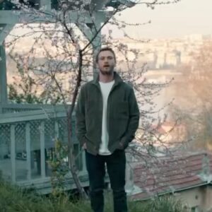Boncuk Yilmaz Instagram - Finale doğru ilerlerken TEMA Vakfı işbirliğiyle Çukur Ormanı projesini başlatıyoruz. Hedefimiz 50.000 ağaçlık bir orman. Siz de bize katılın, sizin de Çukur Ormanı'nda dikili bir ağacınız olsun! Dünyamıza, ülkemize, doğamıza nefes aldıralım. #doganefesalsin