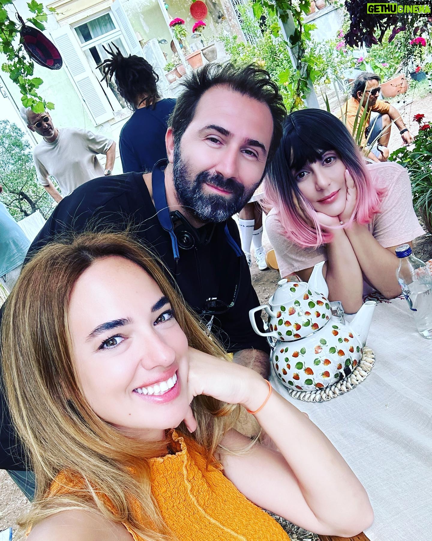 Boncuk Yilmaz Instagram - @sedabakan @erdem.tepegoz @anotherselfdizi #zeytinler ❤️