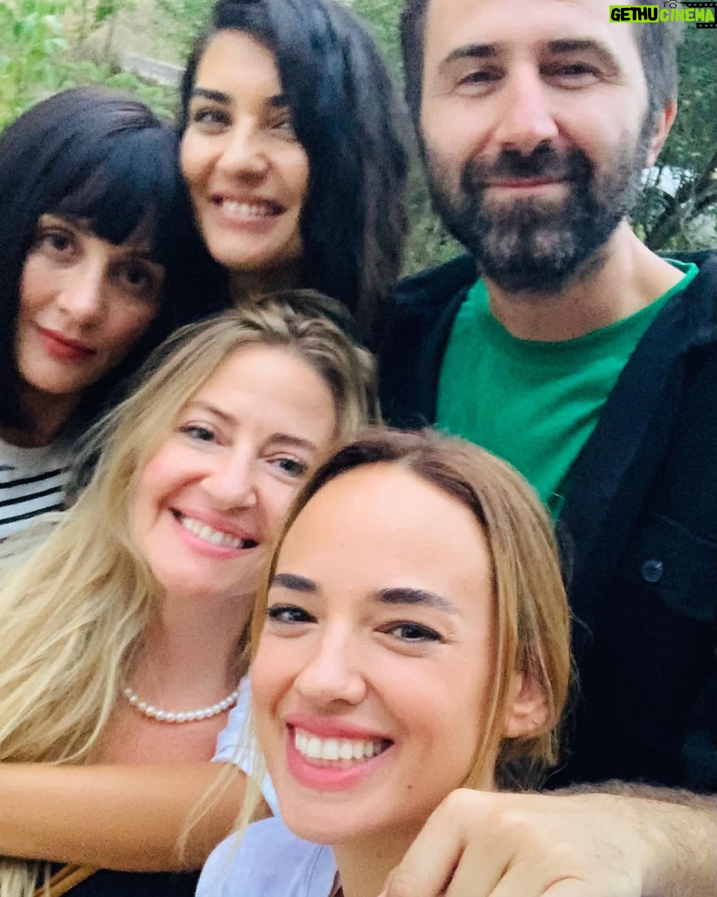 Boncuk Yilmaz Instagram - paydos🥹 @erdem.tepegoz @nuranevrensit @sedabakan @tubabustun.official ❤️
