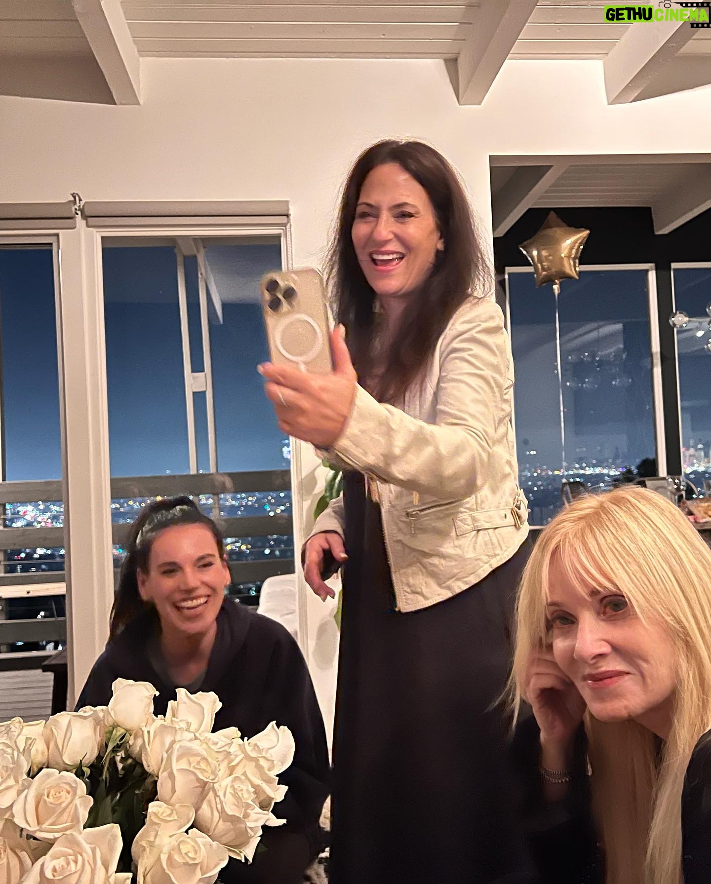 Bonnie Aarons - 9.8K Likes - Ladies night♥️♥️♥️