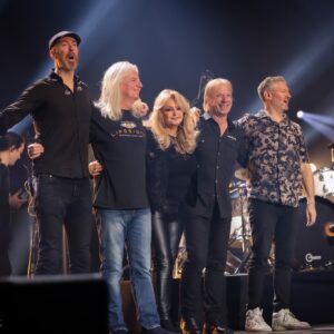 Bonnie Tyler Instagram - Some favourite photos from our amazing show in Radom last week! Excited to be back in Poland this December for two more in Wrocław and Poznań! Tickets are on sale now at BonnieTyler.com/tour
📷: @anka_gardzinska
#BonnieTylerLive @yea.com.pl