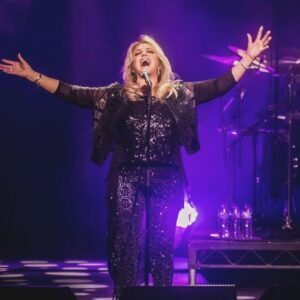 Bonnie Tyler Instagram - 🎂HAPPY BIRTHDAY BONNIE🎂
See you next month in sunny 📍 Cheshire at 
@thebritfestuk 
🫵 @bonnietylerofficial #thebritfest