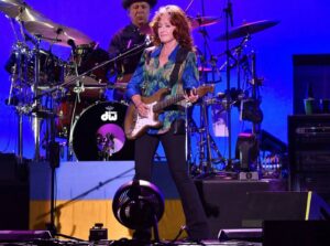Bonnie Raitt Instagram - Bonnie and her band are heading back out on the road this spring on the ‘Just Like That…’ 2024 tour with 27 concerts in the U.S.!! Tickets available at the link in bio. 

Photo by Josh Reynolds for The @bostonglobe 
— BRHQ