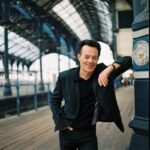 Bonnie Raitt Instagram – We’re so glad to welcome @jameshuntersix and his band to be our special guests on the lion’s share of our 2024 tour. Bonnie’s long been a fan and was “chuffed” as the English say, that James was available to join her on the road. We’re excited to hear he will be releasing new music soon!

Thank you, James. We look forward to becoming friends as well as fans!

— BRHQ