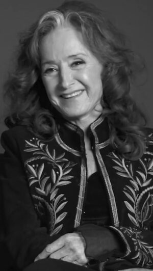 Bonnie Raitt Instagram - As we head in to Mother’s Day and Bonnie’s performance at Brandi Carlile’s @brandicarlilesmothershipwkd down in Florida, we wanted to share this cool interview Bonnie and Brandi did together in 2019 for @rollingstone Magazine’s “Musicians On Musicians” feature. Sending out a Happy Mother’s Day to all of the moms and hugs to those missing their loved ones this year. Read the full article at the link in bio ❤️ @brandicarlile — BRHQ