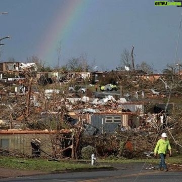 Bonnie Raitt Instagram - Sending our condolences to the families of those who have lost loved ones, suffered damage and devastation to their homes and communities in these terrifying tornadoes across the southern and mid-western US over the past two weeks. Please join us in making a donation to @wckitchen to support their efforts on the ground to feed nourishing meals to residents impacted by these deadly storms. Learn more at the link in bio. Photo by Benjamin Krain/Getty Images -- BRHQ