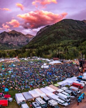 Bonnie Raitt Instagram - Bonnie and the band are performing at the @tellurideblues & Brews Festival on Friday night, Sept 15th! Find out everything you need to know to help plan your journey to the festival at the link in bio! -- BRHQ

Photo courtesy of Telluride Blues & Brews Festival
