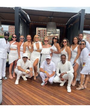 Brave Williams Instagram - 💐L O V E  is a luxury available to us all. 💕
Thank you @mrcouser915 for creating an environment for love to ☀️💫. #Allwhite #BeBrave

📸 @robstyles