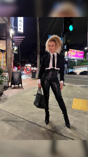 Brave Williams Instagram - Because it’s not just about you; it’s about everyone connected to you. 🎯 💯 #BeBrave #LA #expansion 
Like my bedazzled ♠️tie? That’s @nikkijewelz @shinyindividual 🔥 #supportblackbusiness #womenentrepreneurs