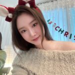 Brave girls Instagram - [📷] COMING SOON🎄 2022. 12. 25. 12PM #브레이브걸스 #BraveGirls #MerryChristmas