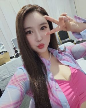 Brave girls Instagram - [📷]

필리핀의 밤을 뜨겁게 달군 브레이브걸스의 무대, 
브레이브걸스를 더 행복하게 만든 피어레스💕
오늘 즐거운 무대 할 수 있도록 응원해 준 피어레스, 특히 필리핀 피어레스 여러분 정말 고맙습니다🥰
Brave Girl’s performance heated up the night in Philippines,
Fearless made Brave Girls happier💕
Thankful to Fearless who cheered for us to perform with such joy, Especially thanks to Philippines Fearless 🥰

#브레이브걸스 #BraveGirls