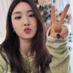 Brave girls Instagram - [📷] COMING SOON🎄 2022. 12. 25. 12PM #브레이브걸스 #BraveGirls #MerryChristmas
