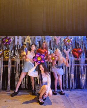Brave girls Instagram - [📷]

덴버 피어레스들과 또 하나의 잊지 못할 추억을 만든 쁘걸이들💖
언제나 힘이 되는 피어레스 응원으로 오늘도 쁘걸이들은 에너지 충전 완료!✨

We made another unforgettable memory with Denver Fearless💖
Thanks to Fearless' support, we've recharged our energy today!✨
THANK YOU, DENVER🥰

#브레이브걸스 #BraveGirls
#2022_BG_US_TOUR
#BraveGirlsinDENVER