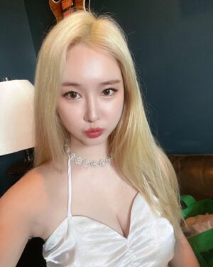Brave girls Instagram - [📷]

Fearless들의 응원과 사랑 속에서
무사히 필라델피아에서의 첫 공연을 마무리했습니다💕
무대 위에서 더 더 멋진 쁘걸이들의 미국투어는 이제 시작입니다👀🔥
With the support and love of Fearless, we successfully finished our first concert in Philadelphia💕
2022 Brave Girls 1st US TOUR just started👀🔥

#브레이브걸스 #BraveGirls
#2022_BG_US_TOUR
#BraveGirlsinPHILADELPHIA