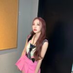 Brave girls Instagram - [📷] 불타는 토요일, 우리의 마음을 뽀송뽀송하게 해주는 핑크은지와 함께해요✨ 오늘도 '쇼! 음악중심' 본방사수로 응원해준 Fearless 여러분들 고맙습니다😚 On a burning Saturday, let's be with Pink EUNJI who makes our hearts soft✨ Thank you, Fearless, for supporting EUNJI in real time😚 #브레이브걸스 #BraveGirls #은지 #EUNJI #오에오 #OEHO