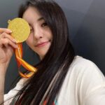 Brave girls Instagram – [📷]

피어레스 !
여러분의 응원소리에 힘입어 브레이브걸스가 양궁 금메달을 땄습니다 ! 💕 
좋은 하루가 되셨길 바라면서 남은 오늘도 행복하게 보내세요ㅎㅎ 
Fearless !
Thanks to your cheers, Brave Girls won the gold medal in archery ! 💕 
I hope you had a great day and have a great rest of the dayㅎㅎ

#브레이브걸스 #BraveGirls
#MBC #2022아이돌스타선수권대회