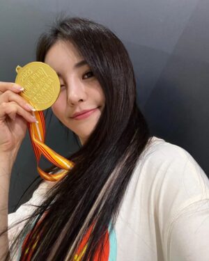 Brave girls Instagram - [📷]

피어레스 !
여러분의 응원소리에 힘입어 브레이브걸스가 양궁 금메달을 땄습니다 ! 💕 
좋은 하루가 되셨길 바라면서 남은 오늘도 행복하게 보내세요ㅎㅎ 
Fearless !
Thanks to your cheers, Brave Girls won the gold medal in archery ! 💕 
I hope you had a great day and have a great rest of the dayㅎㅎ

#브레이브걸스 #BraveGirls
#MBC #2022아이돌스타선수권대회
