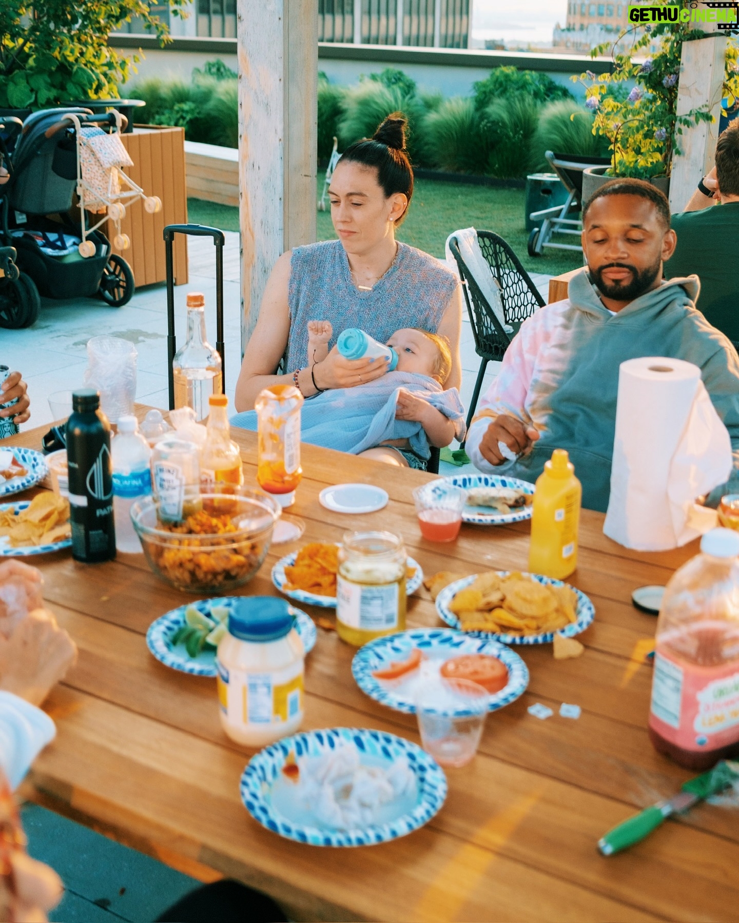 Breanna Stewart Instagram - Family time 🥂