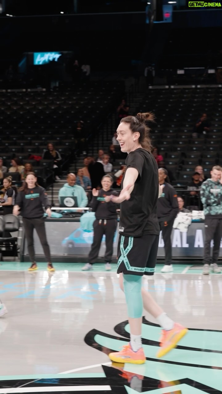 Breanna Stewart Instagram - Stew York City on the mic! 🗣️🎤