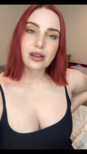 Bree Essrig Instagram - She’s back, baby! 💋 

#mysocalledlife #angelachase #crimsonglow #redheads