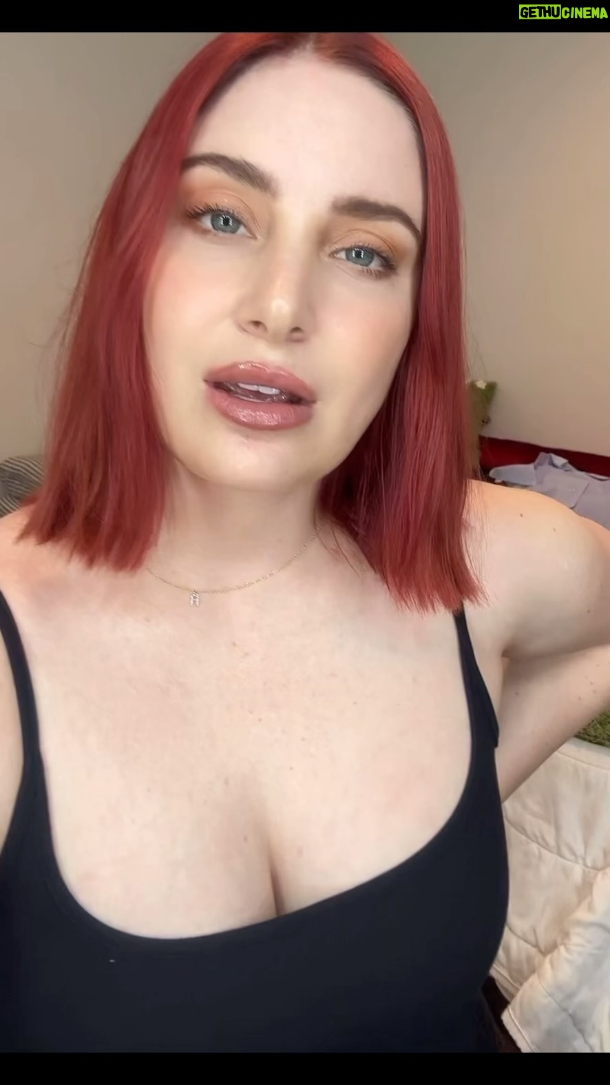 Bree Essrig - 19.2K Likes - She’s back, baby! 💋
#mysocalledlife #angelachase #crimsonglow #redheads