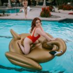 Bree Essrig Instagram – I’m already wet so we might as well play mermaids. I’ll be Ariel’s hot, bearded father & you can be my crusty little crab 🧜‍♀️🦀

📸 by @rawe.reality 
📹 by @heyitscodee
💇‍♀️ by @getyohairdid 
💄 by @_mel_makeup_