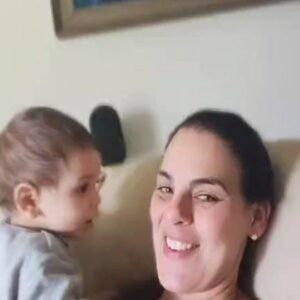Brenda Robles Instagram - Llego mi hijo y mi nieto a ver a mani. Yeahhhhh