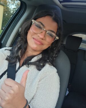 Brenda Robles Instagram - Solo por presumir que tengo una hija Buena, bella, artistica ,talentosa y brilliante.AHHHH YA ES MI CHOFER. Miren que espectacular las uñas que esta haciendo y sin estudiarlo. Alanis Indira Marcano Gerardo Martinez Robles