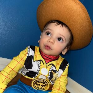 Brenda Robles Instagram - Hoy estamos de celebración pq mi Jelu está festejando su 1er año de vida. Agradezco tanto a Dios por habernos prestado a este bebe tan hermoso,saludable, intelligente  y feliz. Gracias jele y raul por el privilegio de hacerme abuela por 4 vez... A ti mi Jelu te deseo otro año de sano desarrollo en todos los aspectos , mucha felicidad y paz. TE AMO JELUAR HAPPY BIRTHDAY TO YOU 🎂🎂🎂🎂🎂🎁🎁🎁🎈🎈🎈🎉🎉🎉