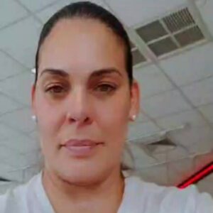 Brenda Robles Instagram - mami comiendo solita. Dios es bueno y nunca falla