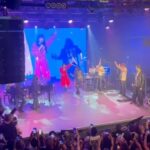 Brenda Lodigiani Instagram - La sorpresa a Laura ❤️ #GialappaShow vi aspetta tutti i lunedì alle 21:30 in prima visione su Tv8! Video by @carlomengucci