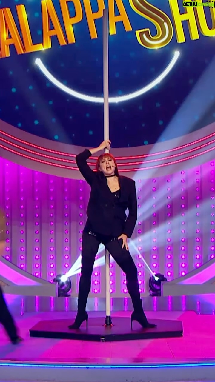 Brenda Lodigiani - 19.2K Likes - FERMI TUTTI! ✋
Riusciranno Annalaisa e le sue piantine a riprendersi prima della prossima puntata?
#GialappaShow