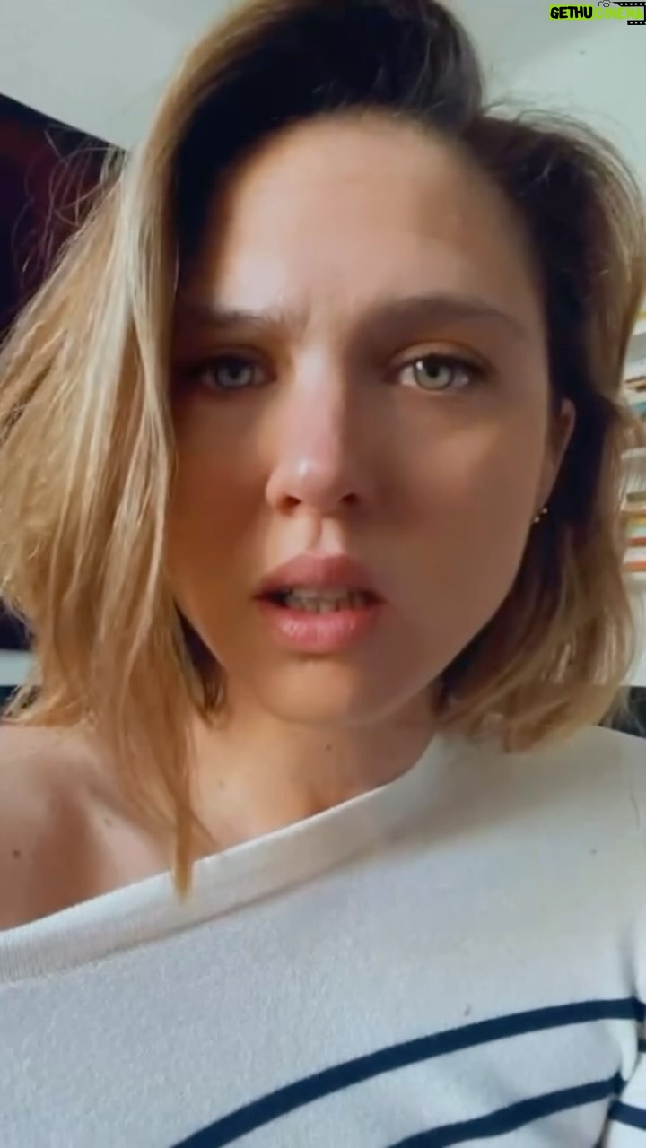Brenda Lodigiani Instagram - É nostro dovere essere gentili e rispettosi verso gli altri, ma quando questo non accade è fondamentale ricordare che Instagram mette a disposizione strumenti preziosi per gestire la qualità delle nostre interazioni sulla piattaforma, come: - Kindness reminder è un avviso che viene mostrato quando qualcuno tenta di pubblicare un commento potenzialmente offensivo. -Parole nascoste per creare una lista personalizzata di parole, frasi ed emoji che non si vogliono vedere, in modo da nascondere i commenti e le richieste di messaggio che le contengono. - Restrizioni applicando restrizioni all’account di una persona, questa continuerà a commentare ma le sue interazioni non saranno visibili ad altri. @meta #adv