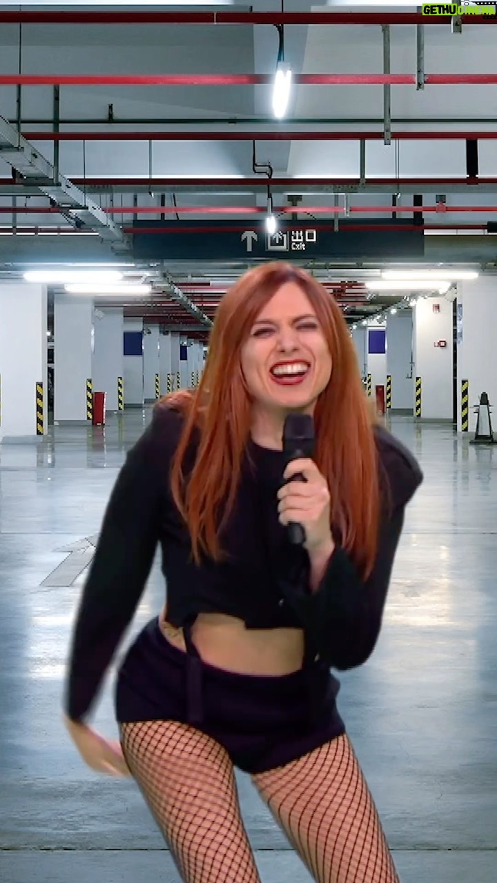Brenda Lodigiani - 56.5K Likes - La regina del pop italiano è disponibile anche per riunioni condominiali😂
#GialappaShow