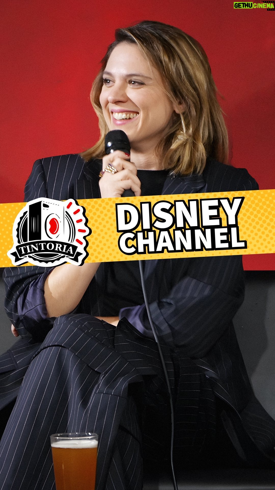 Brenda Lodigiani Instagram - Tintoria 197 feat. @brenda_lodigiani è online. Brenda Lodigiani ci ha raccontato la sua carriera iniziata in overacting su Disney Channel, continuata in terza serata su #Rai2 con Scorie e in una #MTV in crisi, e infine approdata a #LoL e al #GialappaShow. Abbiamo poi parlato del suo romanzo ‘Accendi il mio fuoco’, molto autobiografico, e della sua protagonista cresciuta tra sinti e ‘gagi’. Inoltre, abbiamo discusso di improbabili finalisti di Masterchef, limonate con #JimMorrison e deliri febbrili a tema Puffi. Ci siamo poi assicurati i diritti d’autore per un format innovativo: “LoL alcolico - Chi vomita è fuori”. Tintoria è il podcast di @sandanieletinti e @grandiraponi co-prodotto da @thecomedyclub.it disponibile su #YouTube e tutte le piattaforme audio con @onepodcast_ #TintoriaPodcast #Podcast #PodcastItalia #Podcastita #Onepodcast #BrendaLodigiani #AccendiIlMioFuoco #Masterchef #Puffi #Overacting #DisneyChannel #DanieleTinti #StefanoRapone #THECOMEDYCLUB
