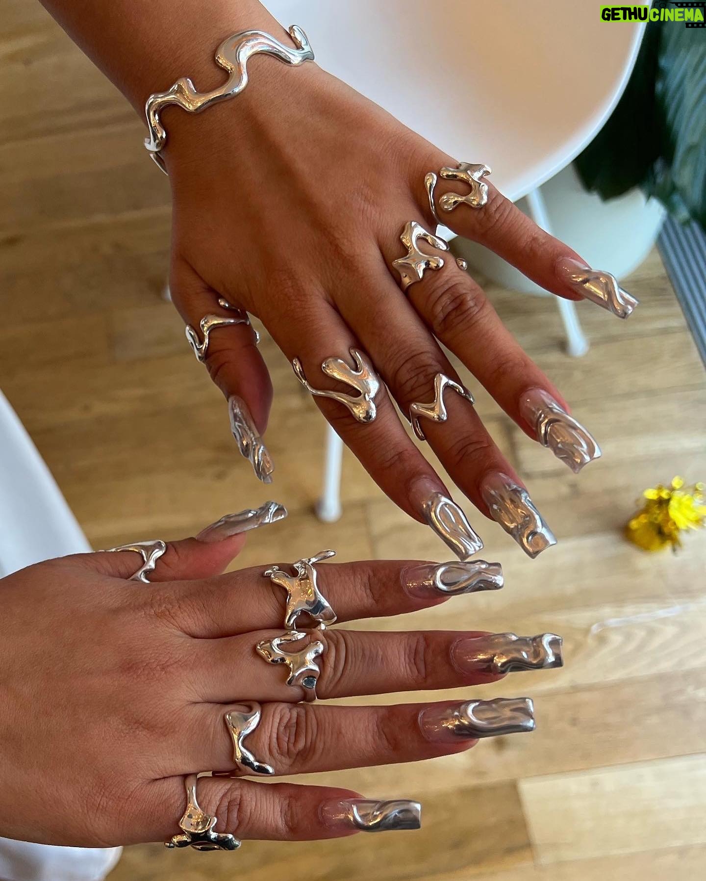 Briana Jones - 11.5K Likes - silver surfer 🤍