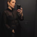 Briana Buckmaster Instagram - It’s giving ‘I made people wait in line so I could take this’. #baño #friyay