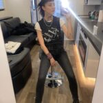Briana Cuoco Instagram - some szn 1 bts 🙃🙃🙃 thank you sm to everyone who’s been watching!!! 🥹🫶🏻🖤👻 dead boy detectives only on @netflix