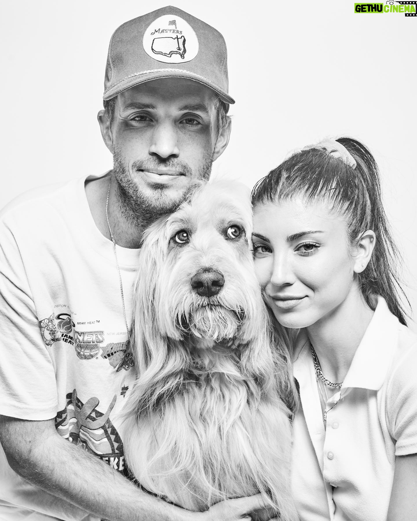 Briana Cuoco Instagram - took the impromptu family portraits of our dreams yesterday with @shayan.asgharnia 🥹💙🎈