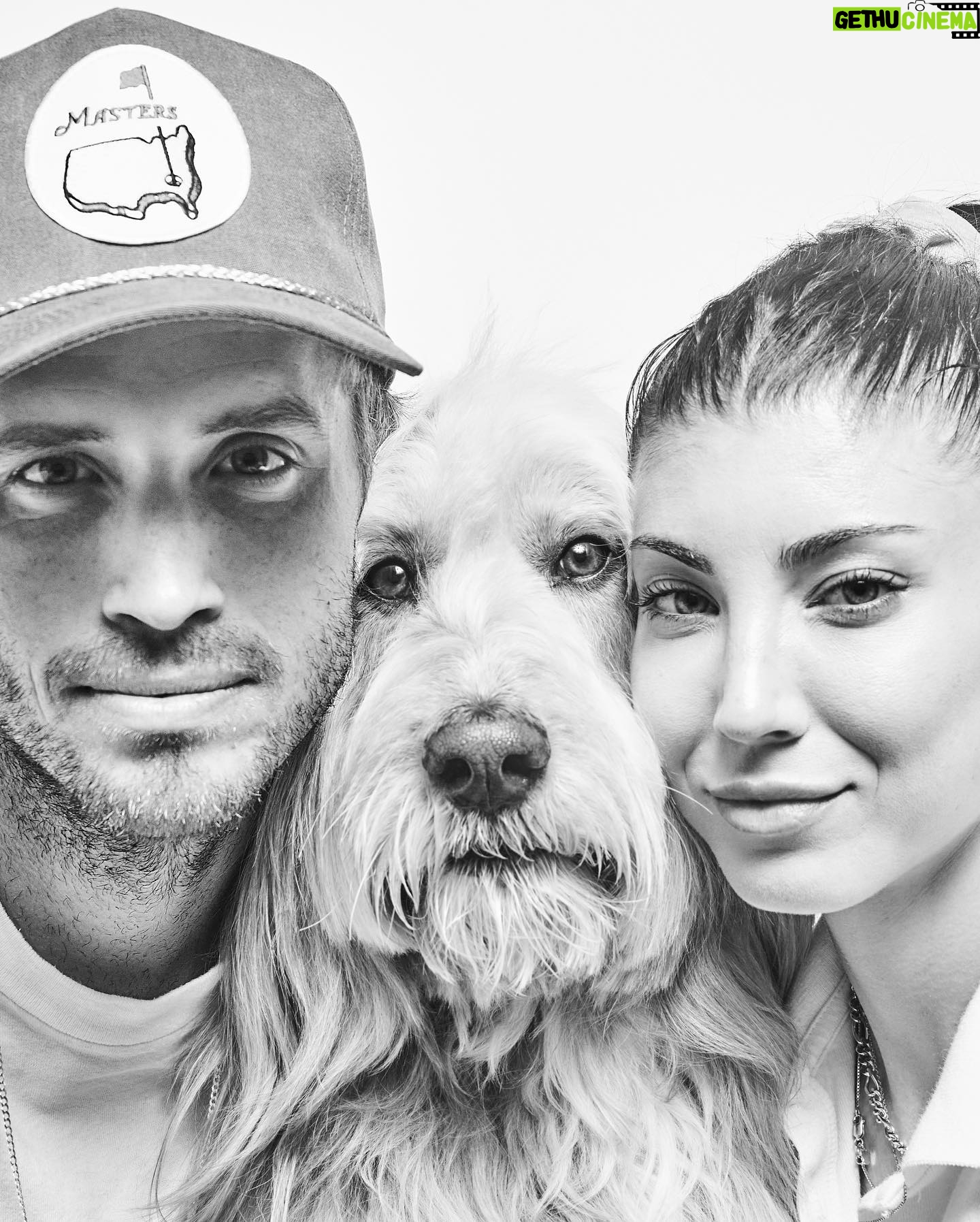 Briana Cuoco Instagram - took the impromptu family portraits of our dreams yesterday with @shayan.asgharnia 🥹💙🎈