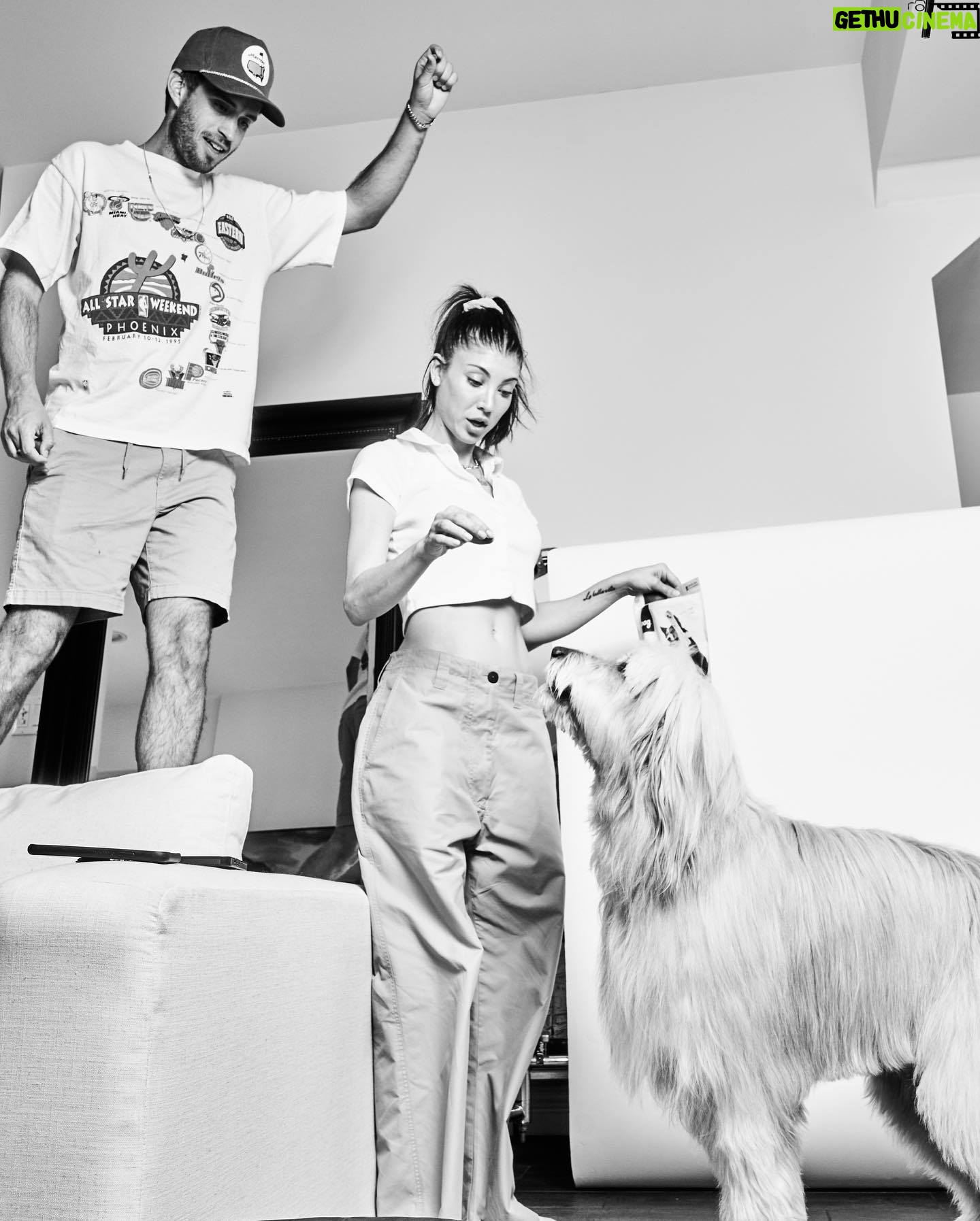 Briana Cuoco Instagram - took the impromptu family portraits of our dreams yesterday with @shayan.asgharnia 🥹💙🎈