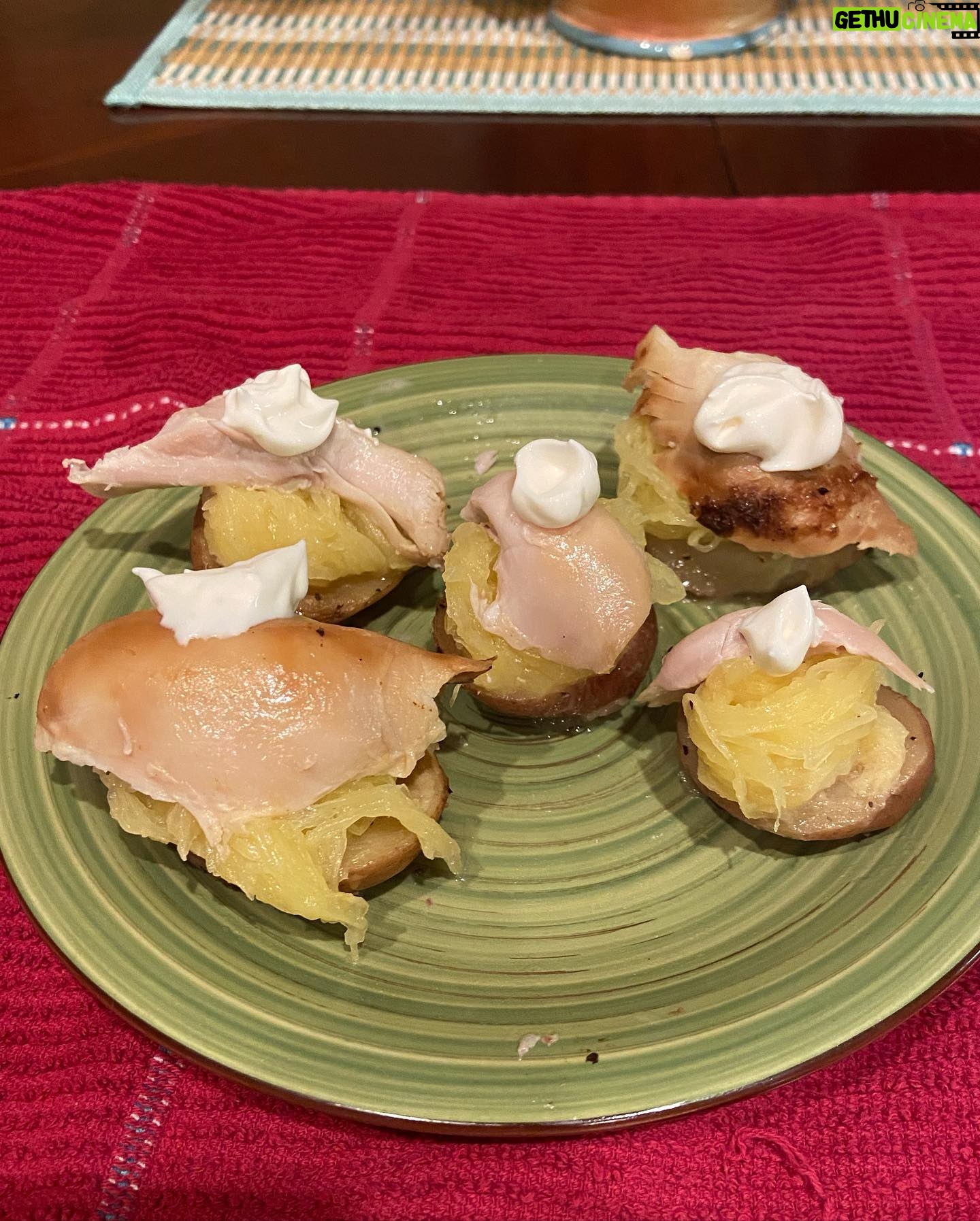 Briana Renee Instagram - Do you make creations from your plates like this ๐๐ป ? Mmmm SO good! Skinless rotisserie chicken, roasted red potatoes seasoned with Himalayan salt & pepper, spaghetti baked squash, and white rice with (vegan) butter & honey for dessert ๐ Since I only have about 13 ingredients in my daily menu then I have to change it up... The only seasonings I have are S&P, and the only sugars I consume are from bananas & honey. After a month of this new way of eating, itโs all I crave! It takes 3 weeks to make, or break, a habit; and now I couldnโt imagine allowing anything processed, or non - organic, in my body. 32 ounces of water {minimum} daily, no sweets, no nightshade vegetables, nothing fried, nor spicy. The way Iโm feeling now is worth the sacrifice.. Iโm working my way to remission ๐๐ป I have UC, it doesnโt have me ๐ช๐ป๐๐ป #4/365 #nowUCme #healthyeating #wevegotthis
