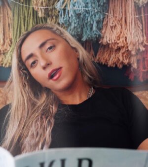 Brianna Murphy Instagram - POV: Server is bringing over my food SLIDE: My face when it goes to the table next to me