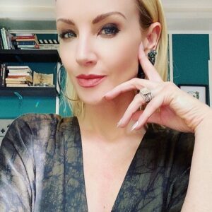 Brianne Davis Instagram - Kill the urge to be chosen. CHOOSE UR SELF! 

📚 Secret Life of a Hollywood Sex & Love Addict @secretlifenovel 

🎙 Secret Life Podcast @secretlifepodcast

#secretlifeofahollywoodsexandloveaddict #secretlifenovel #briannedavis #quitlit #bibliophile #bookstagram #bookrecommendations #authorsofinstagram #slaa #loveaddiction #reels #toxicrelationships #reelsinstagram #loveadvice  #selflove #toxiclove #sobriety #recovery #recoveryispossible  #behernow  #bepresent  #igdaily  #mentalhealth  #selfawareness #selfcare #badrelationships  #relationshipspecialist #selflove #wednesdaymotivation #selfie #loveyourself